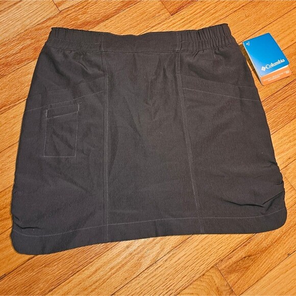 NWT Columbia Girls Mega Trail Skort. Size M Grey Skort with Red Built-in Short. - Picture 1 of 6